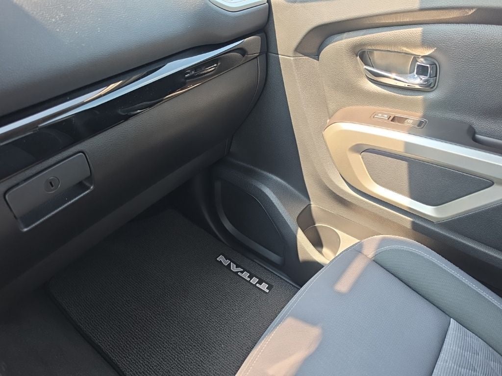 2020 Nissan Titan SV