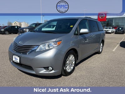2015 Toyota Sienna XLE 8 Passenger