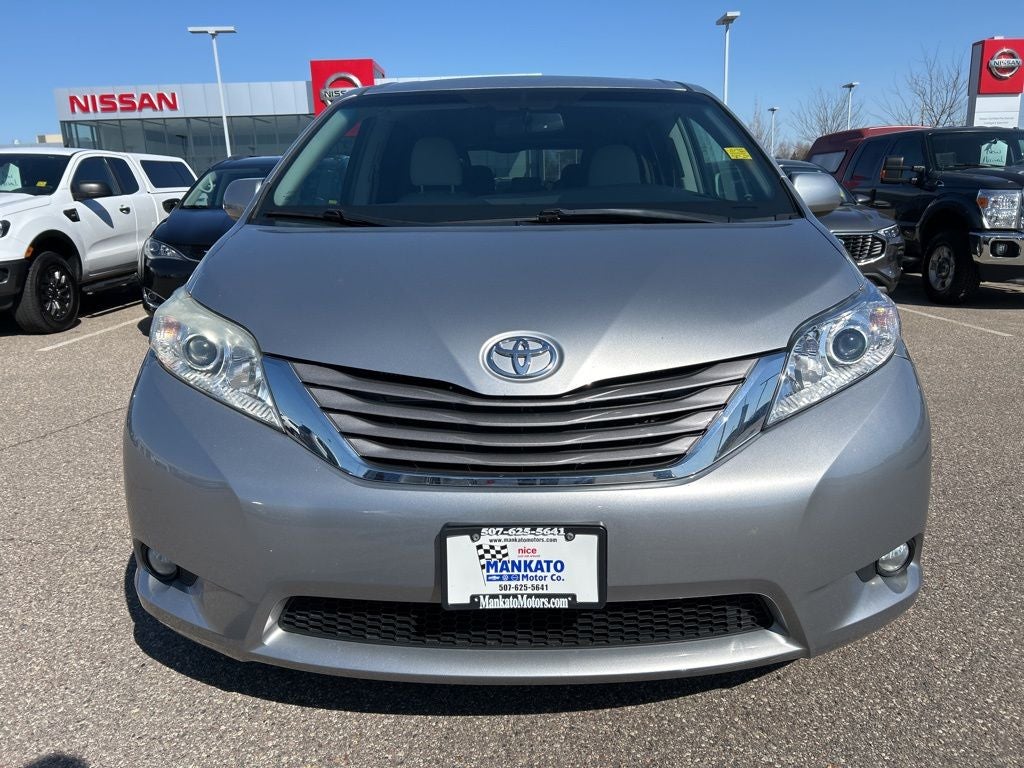 2015 Toyota Sienna XLE 8 Passenger