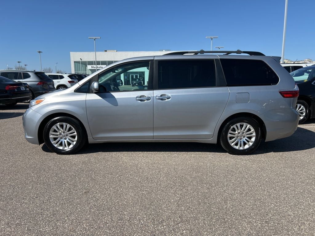 2015 Toyota Sienna XLE 8 Passenger