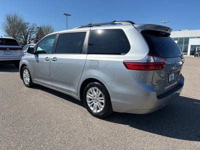 2015 Toyota Sienna XLE 8 Passenger