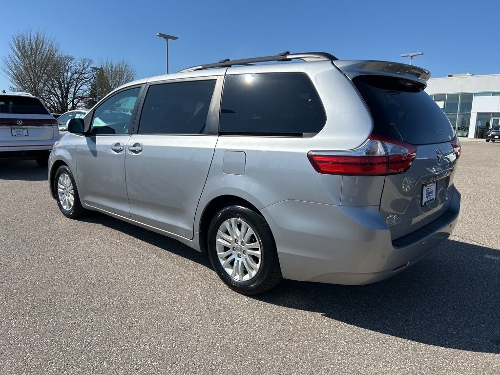 2015 Toyota Sienna XLE 8 Passenger