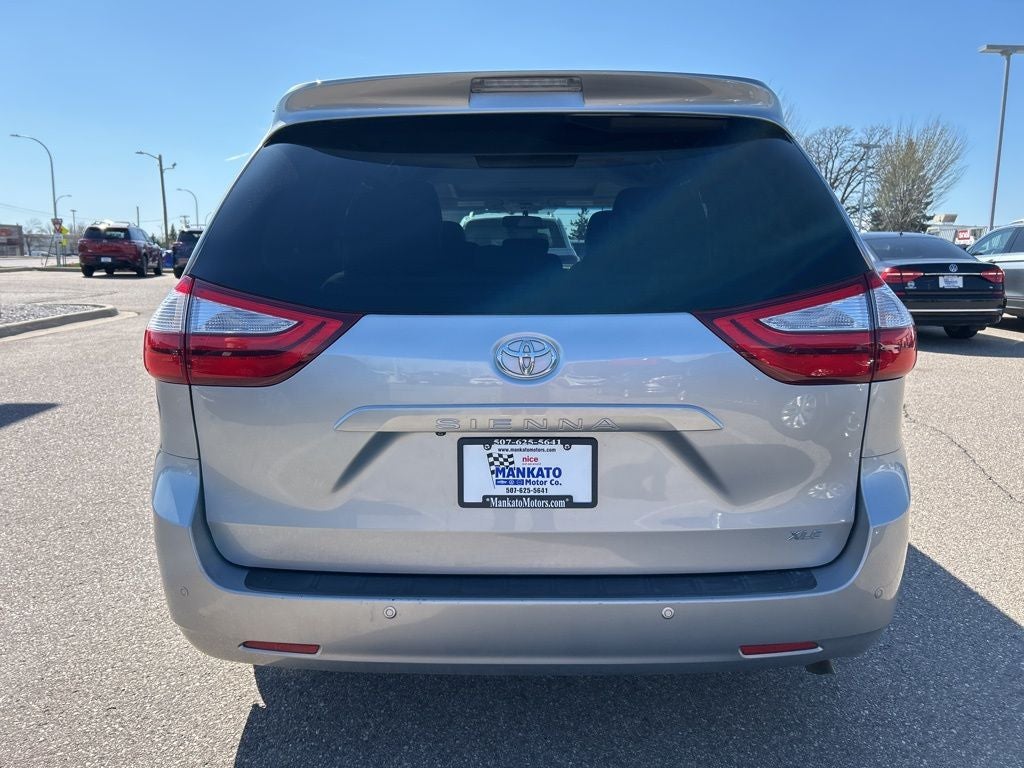 2015 Toyota Sienna XLE 8 Passenger