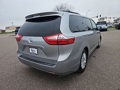 2015 Toyota Sienna XLE 8 Passenger