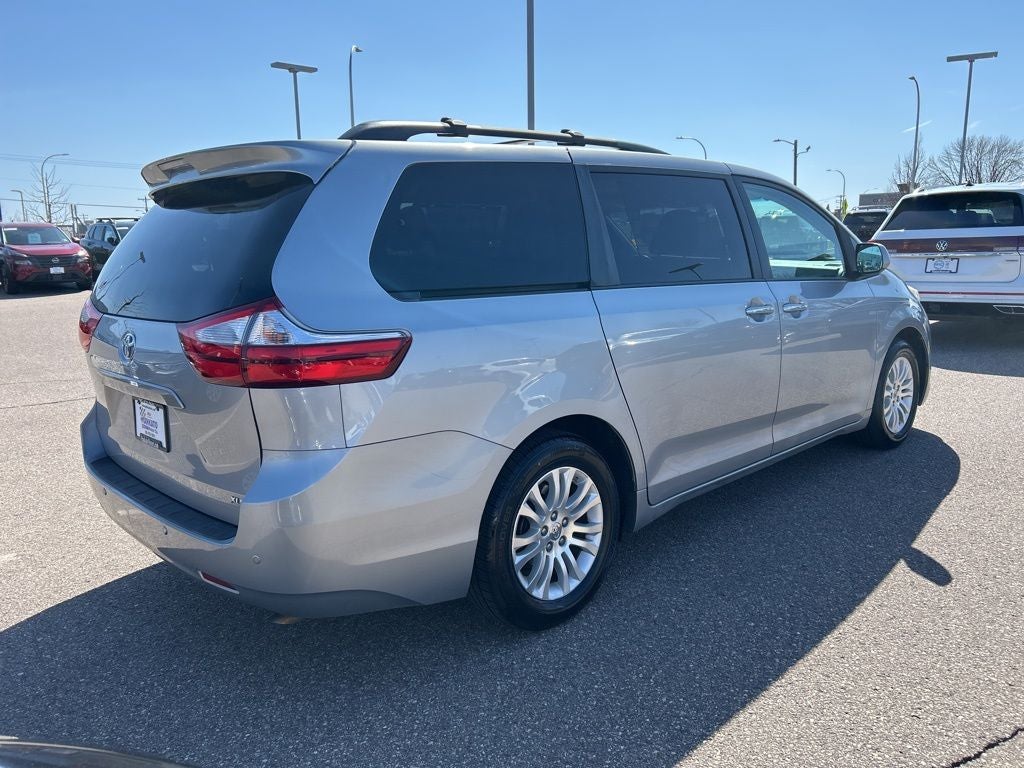 2015 Toyota Sienna XLE 8 Passenger