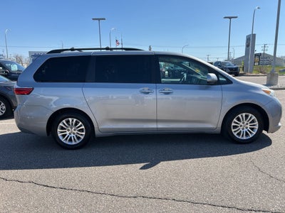 2015 Toyota Sienna XLE 8 Passenger