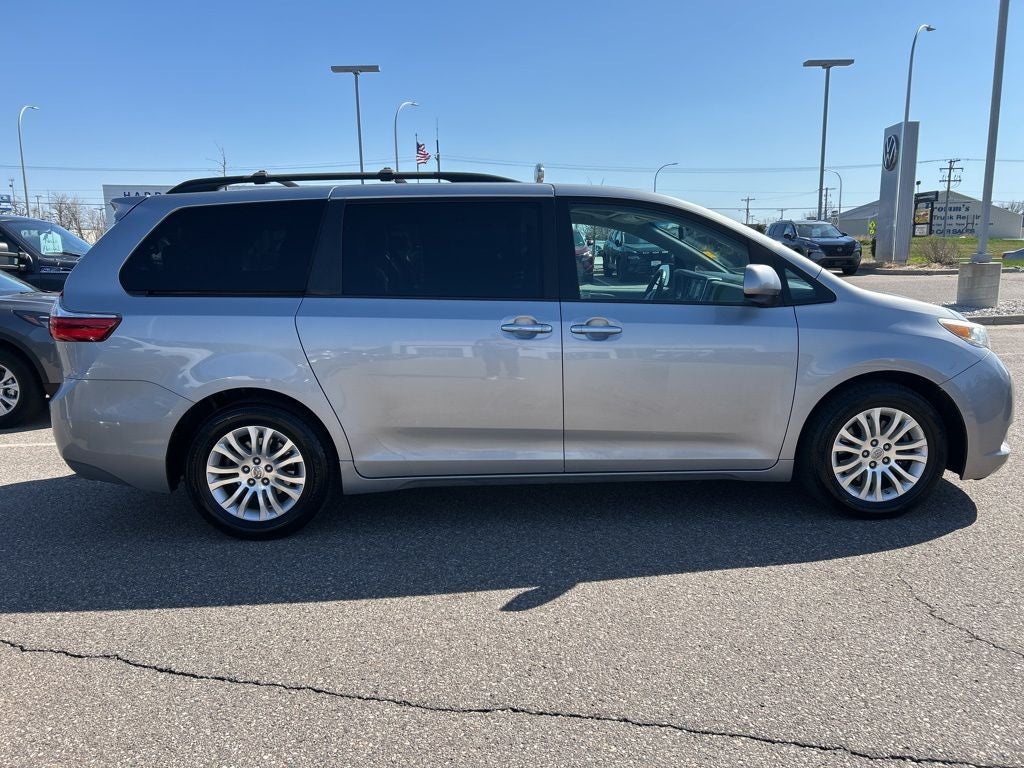2015 Toyota Sienna XLE 8 Passenger