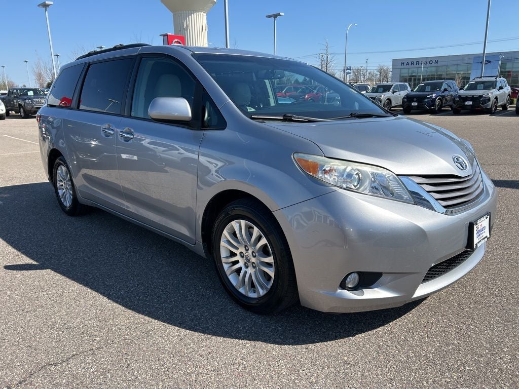2015 Toyota Sienna XLE 8 Passenger