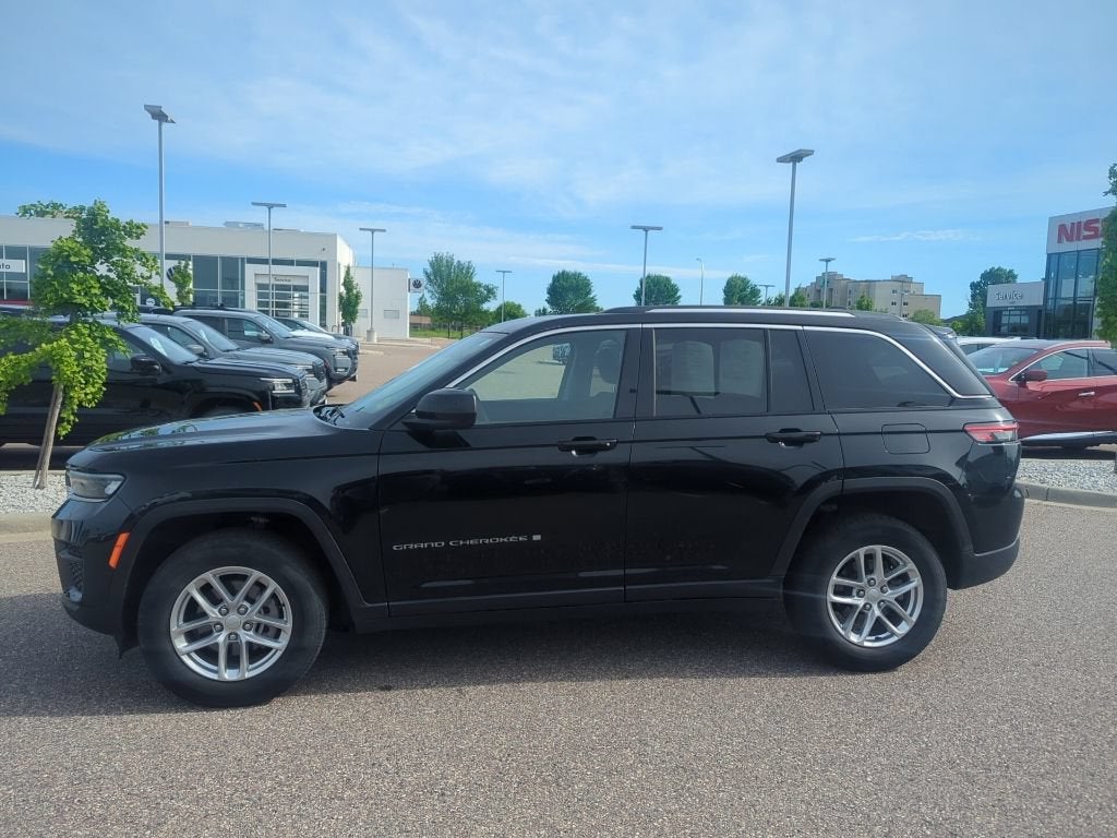 2023 Jeep Grand Cherokee Laredo 4x4