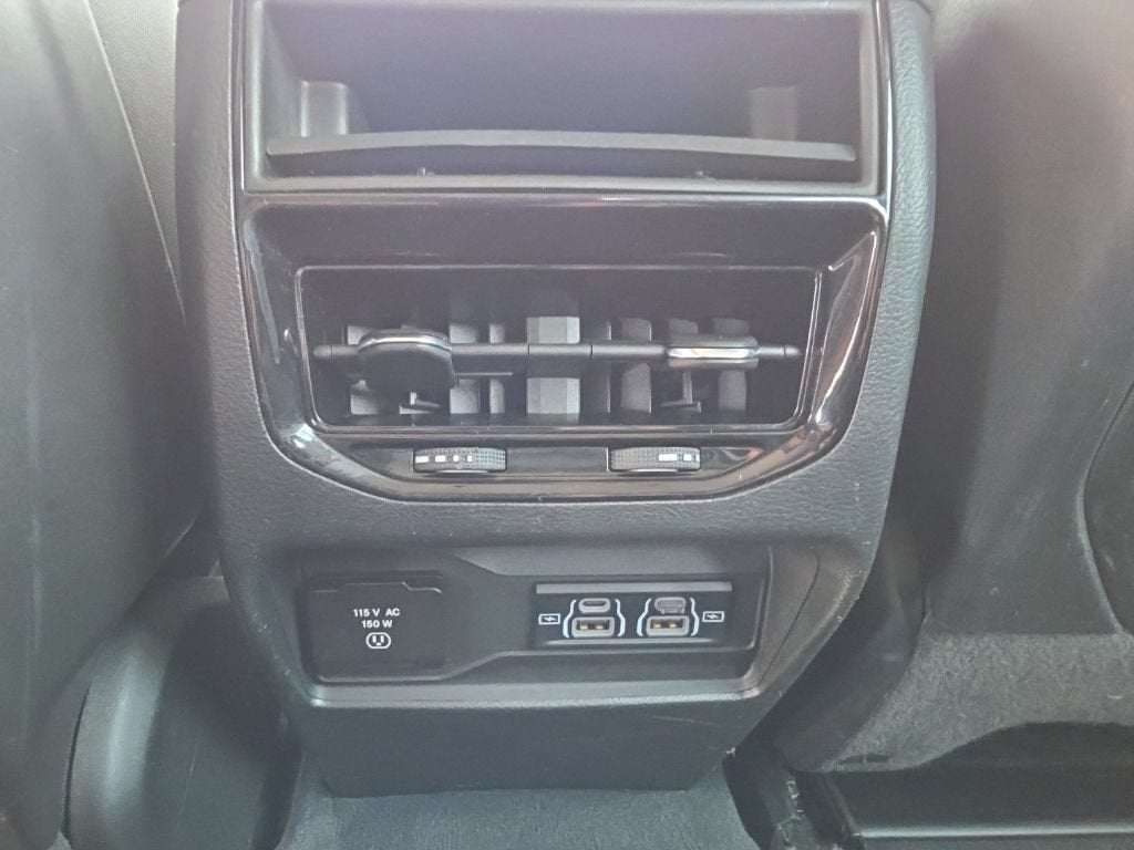 2023 Jeep Grand Cherokee Laredo 4x4