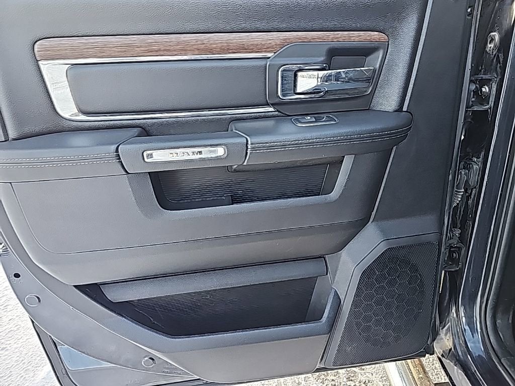 2017 RAM 1500 Laramie Crew Cab 4x4 5'7" Box