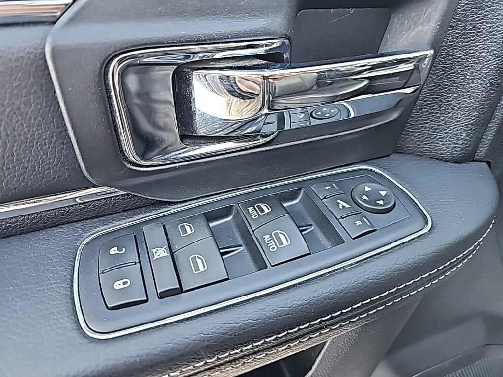 2017 RAM 1500 Laramie Crew Cab 4x4 5'7" Box