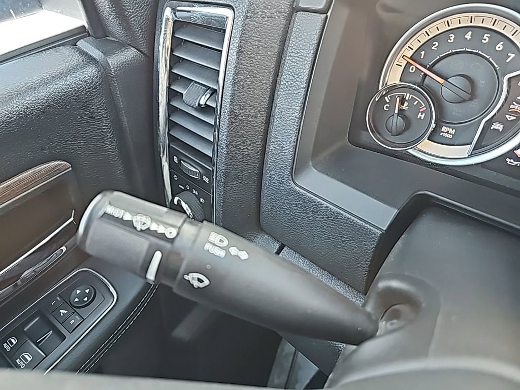 2017 RAM 1500 Laramie Crew Cab 4x4 5'7" Box