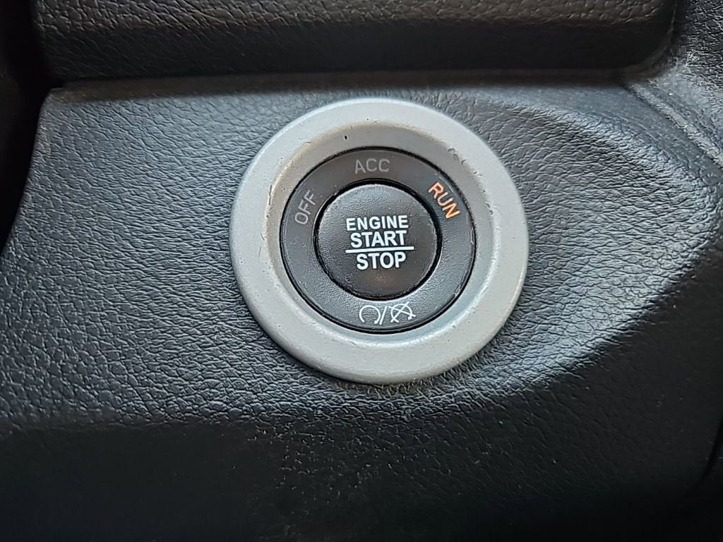 2017 RAM 1500 Laramie Crew Cab 4x4 5'7" Box