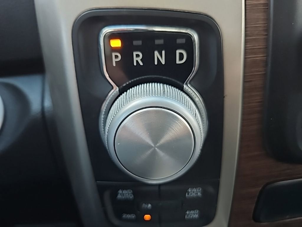 2017 RAM 1500 Laramie Crew Cab 4x4 5'7" Box