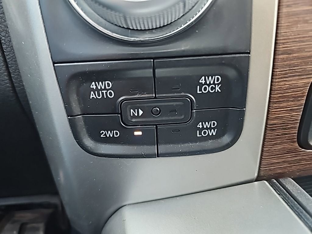 2017 RAM 1500 Laramie Crew Cab 4x4 5'7" Box