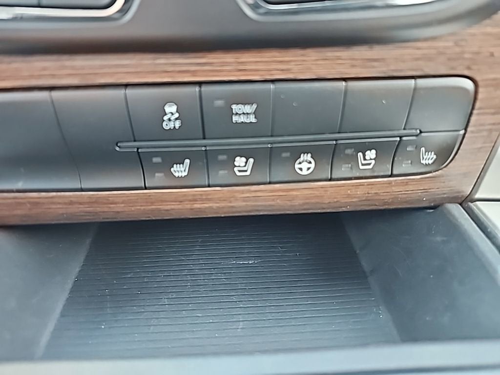 2017 RAM 1500 Laramie Crew Cab 4x4 5'7" Box