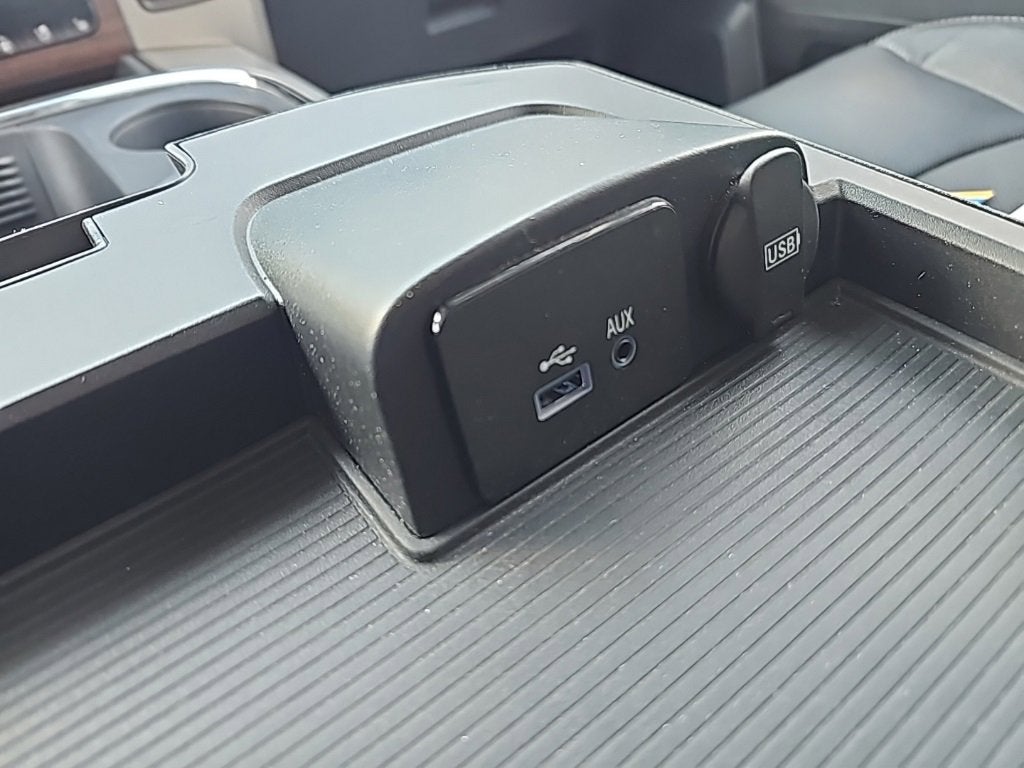 2017 RAM 1500 Laramie Crew Cab 4x4 5'7" Box