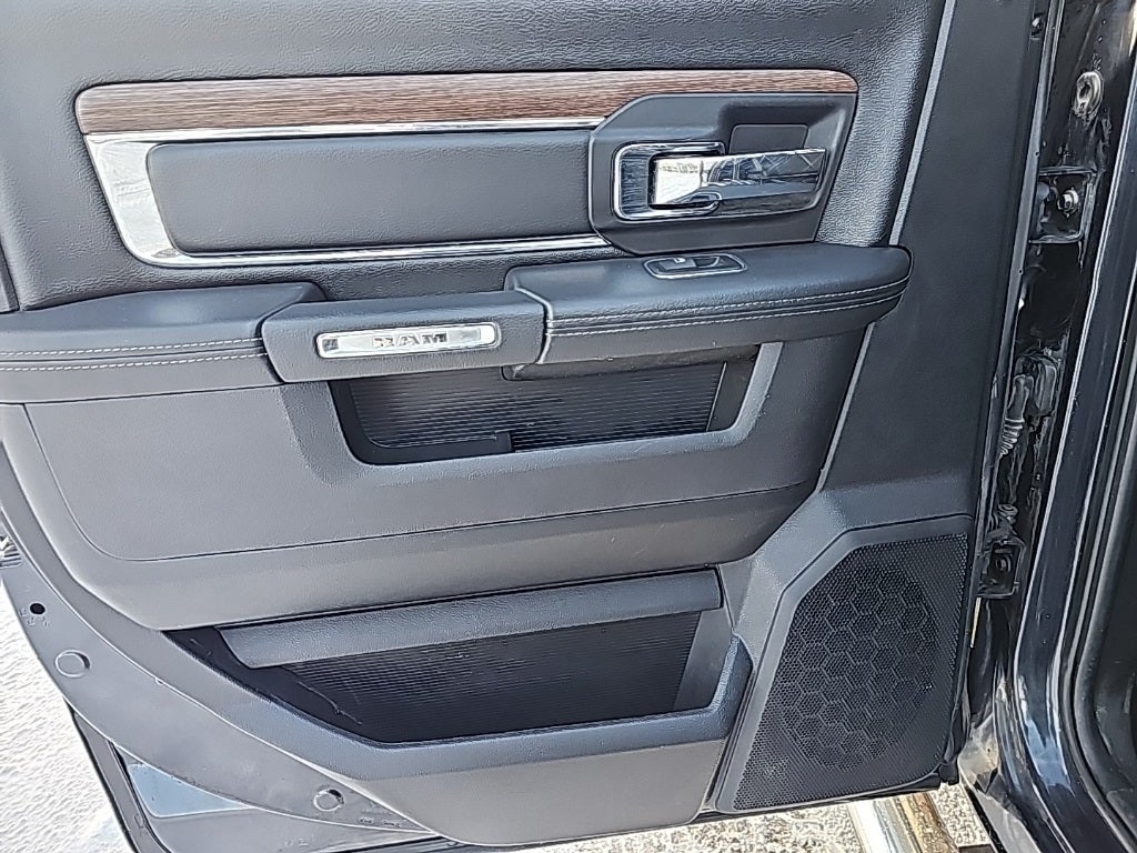 2017 RAM 1500 Laramie Crew Cab 4x4 5'7" Box