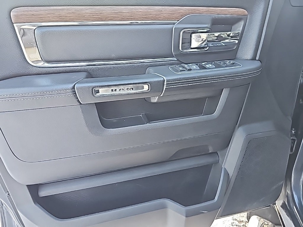 2017 RAM 1500 Laramie Crew Cab 4x4 5'7" Box