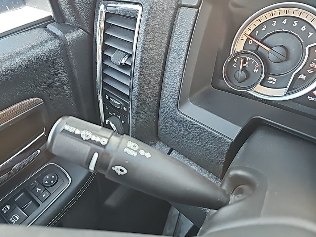 2017 RAM 1500 Laramie Crew Cab 4x4 5'7" Box