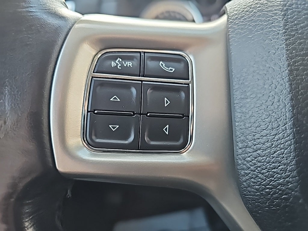 2017 RAM 1500 Laramie Crew Cab 4x4 5'7" Box