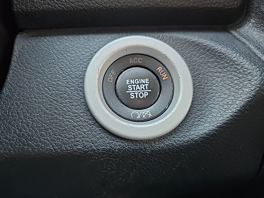 2017 RAM 1500 Laramie Crew Cab 4x4 5'7" Box