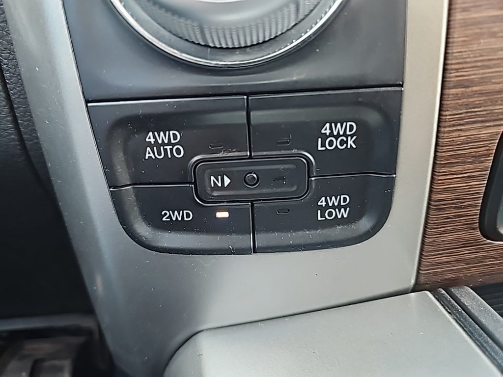 2017 RAM 1500 Laramie Crew Cab 4x4 5'7" Box