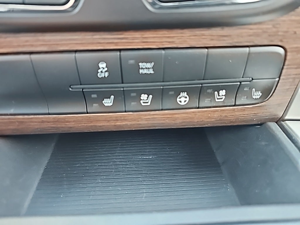 2017 RAM 1500 Laramie Crew Cab 4x4 5'7" Box