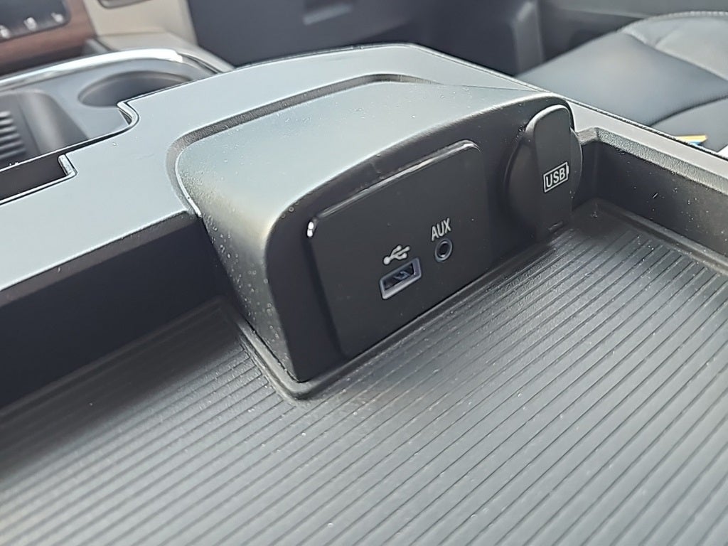 2017 RAM 1500 Laramie Crew Cab 4x4 5'7" Box