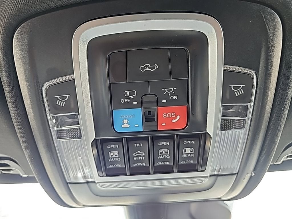 2025 RAM 1500 Laramie Crew Cab 4x4 5'7" Box