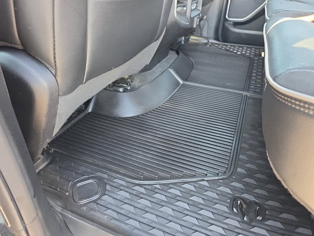 2020 RAM 1500 Laramie Crew Cab 4x4 5'7" Box