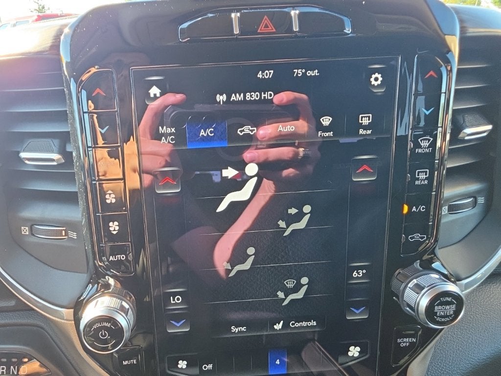 2020 RAM 1500 Laramie Crew Cab 4x4 5'7" Box