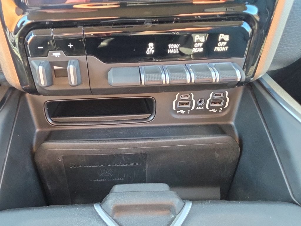 2020 RAM 1500 Laramie Crew Cab 4x4 5'7" Box