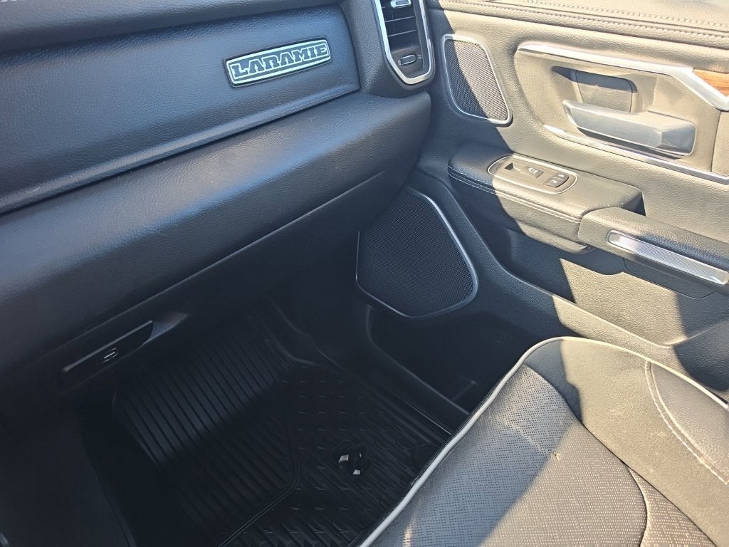 2020 RAM 1500 Laramie Crew Cab 4x4 5'7" Box