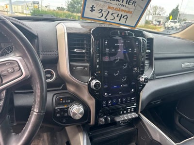 2020 RAM 1500 Laramie Crew Cab 4x4 5'7" Box