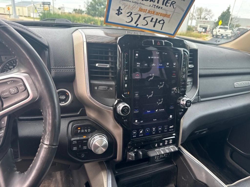 2020 RAM 1500 Laramie Crew Cab 4x4 5'7" Box