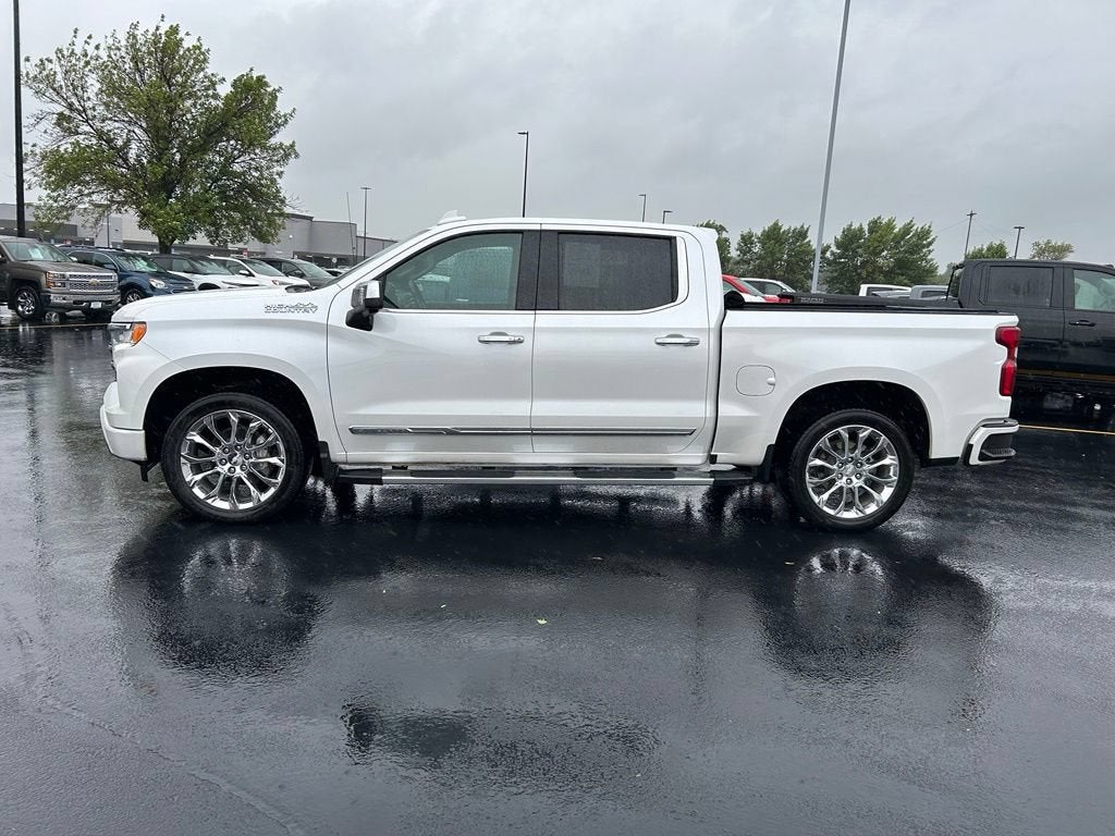 Used 2024 Chevrolet Silverado 1500 High Country with VIN 1GCUDJED8RZ337175 for sale in Mankato, Minnesota