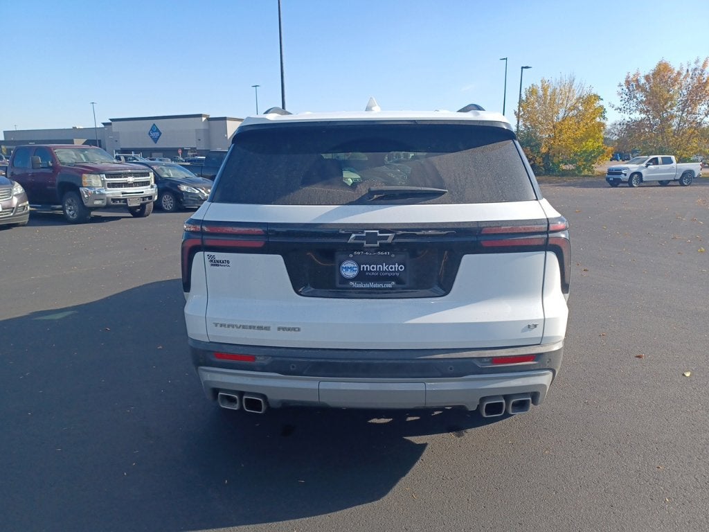 2024 Chevrolet Traverse LT