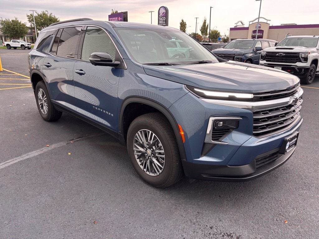 2025 Chevrolet Traverse LT