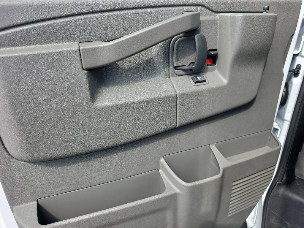 2026 Chevrolet Express Cutaway 3500 1WT