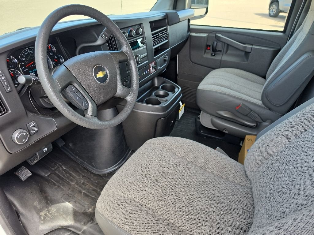 2026 Chevrolet Express Cutaway 3500 1WT