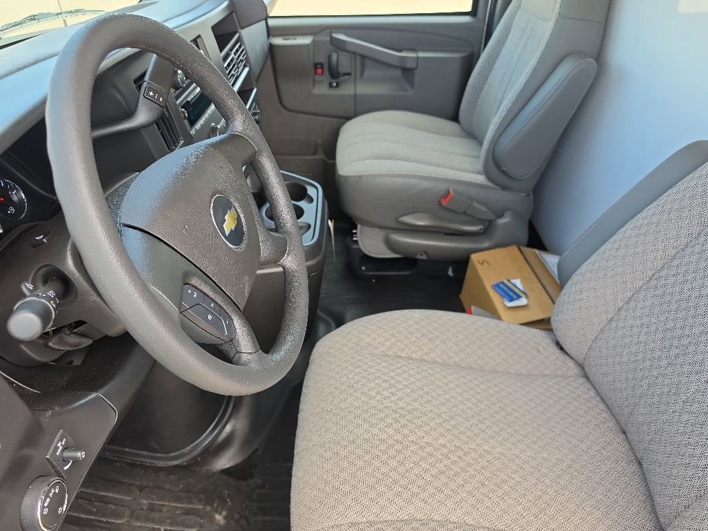 2026 Chevrolet Express Cutaway 3500 1WT