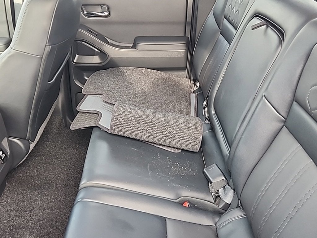 2022 Nissan Frontier Crew Cab SV 4x2