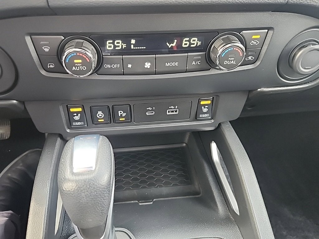 2022 Nissan Frontier Crew Cab SV 4x2