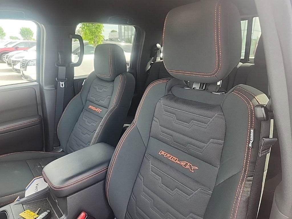 2025 Nissan Frontier Crew Cab PRO-4X 4x4
