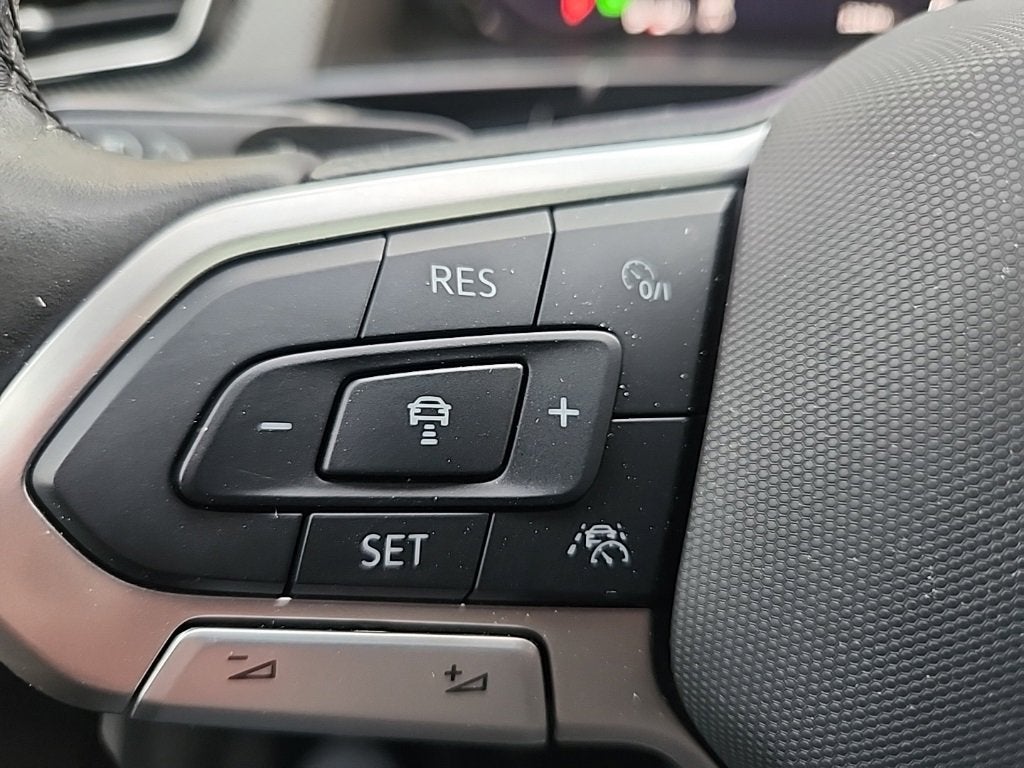 2024 Volkswagen Atlas Cross Sport 2.0T SEL Premium R-Line