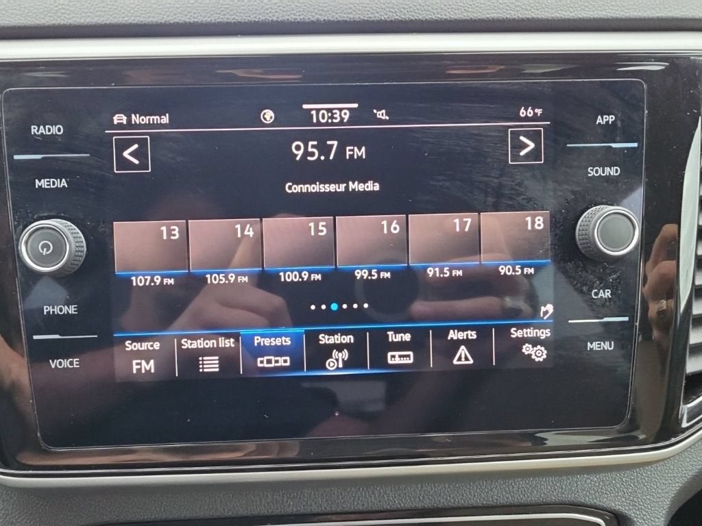 2023 Volkswagen Atlas Cross Sport 2.0T SE w/Technology