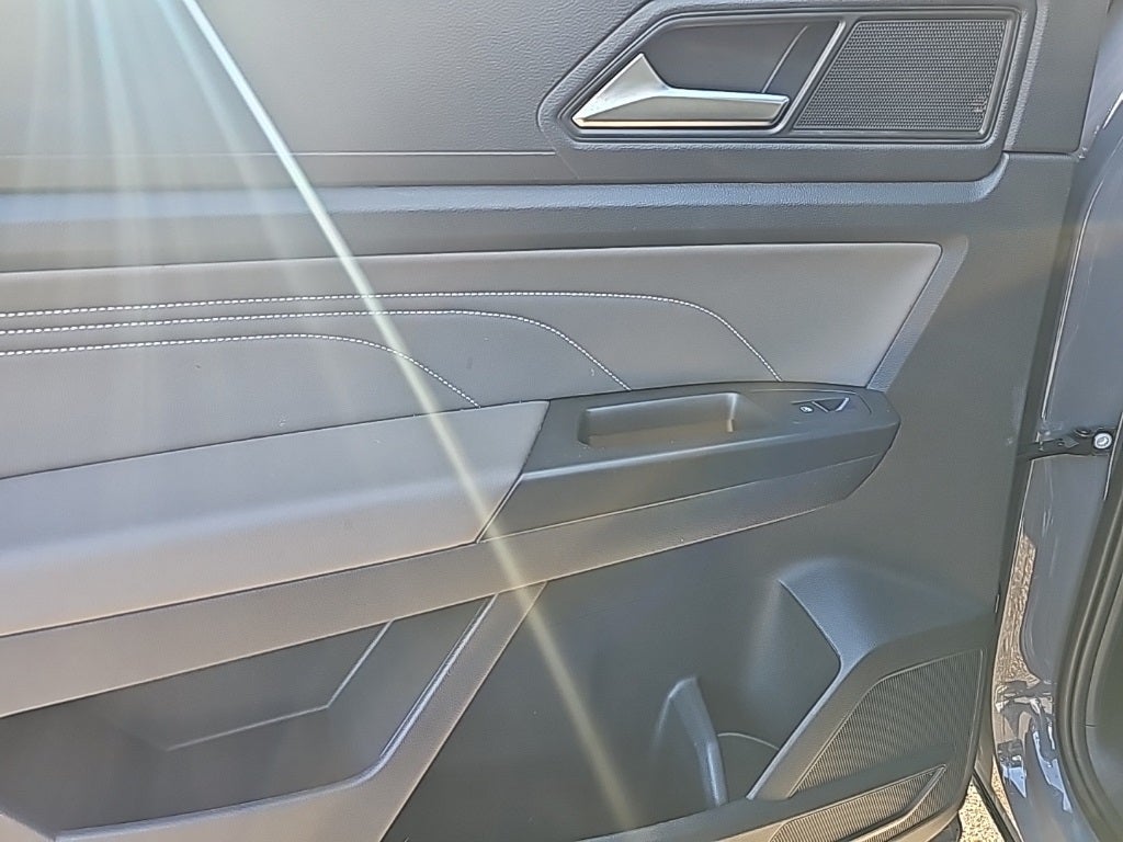 2023 Volkswagen Atlas Cross Sport 2.0T SEL R-Line Black