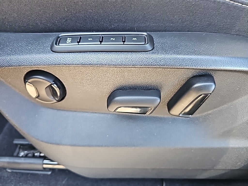 2023 Volkswagen Atlas Cross Sport 2.0T SEL R-Line Black